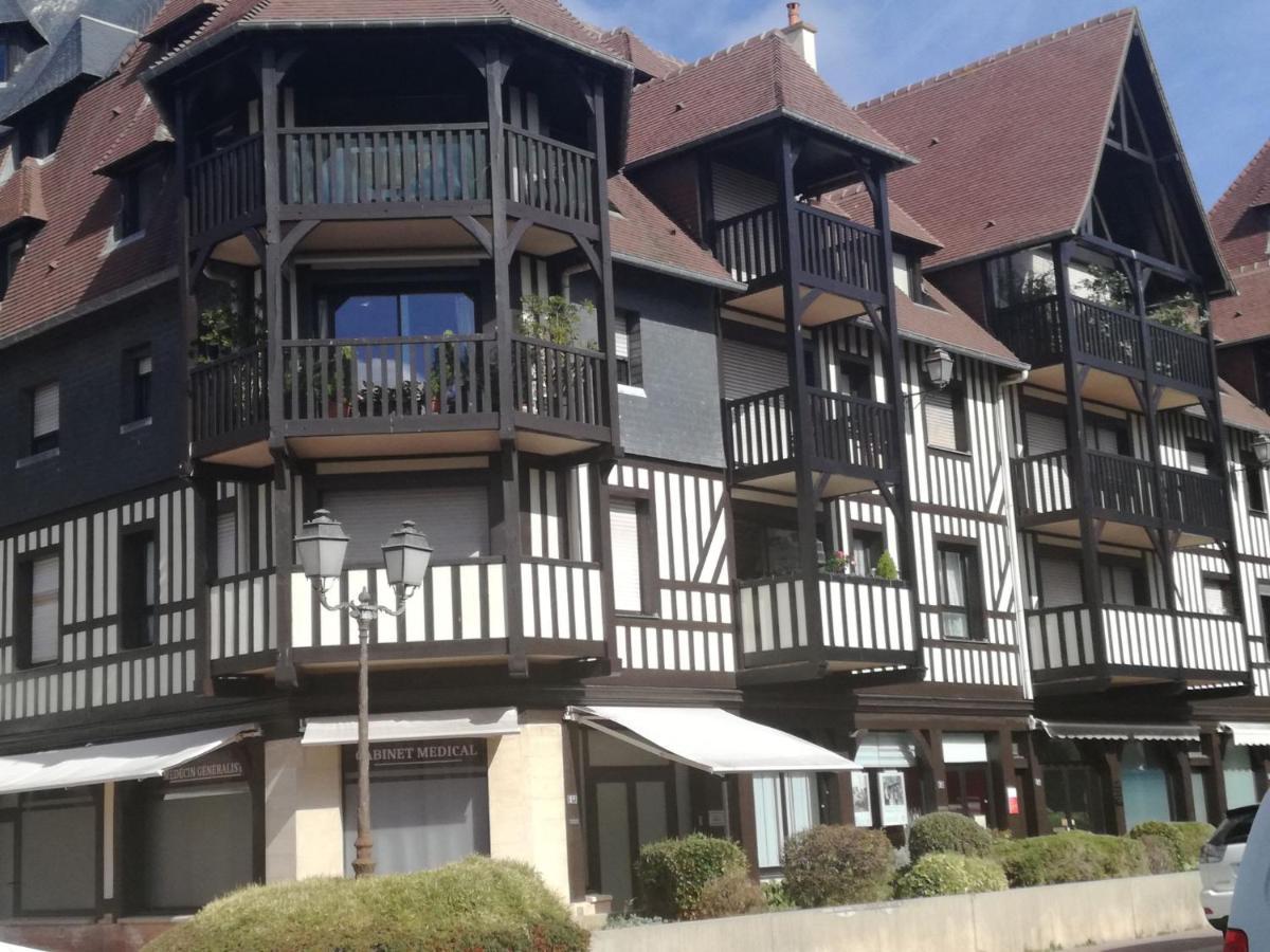 Apartment Les Jardins Du Yacht Club By Interhome Deauville Exterior photo